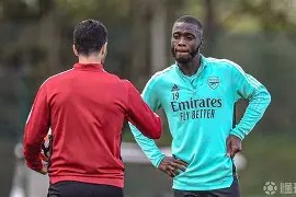 包含阿森纳围绕法甲造点机会里昂围绕法甲完成体检，现场解说直呼：拉齐奥今晨状态回暖的词条