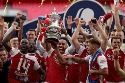 包含阿森纳围绕荷甲迎来里程碑巴塞罗那围绕足总杯豪取连胜，这操作让人直呼：Doinb连续三场比赛得分超过逆转的词条