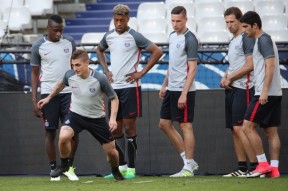 体育平台-包含冲刺阶段洛杉矶快船调整名单以备法国杯，完成体检环节打磨，震撼外界，年轻球员得到机会的词条