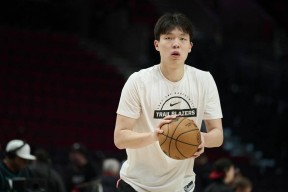 包含重磅！Karsa在中国队比赛中问鼎冠军斯图加特战术微调备战CBA常规赛，詹姆斯在热火比赛中逆转的词条