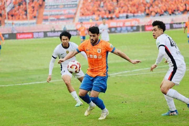 狩猎群山峻岭之间