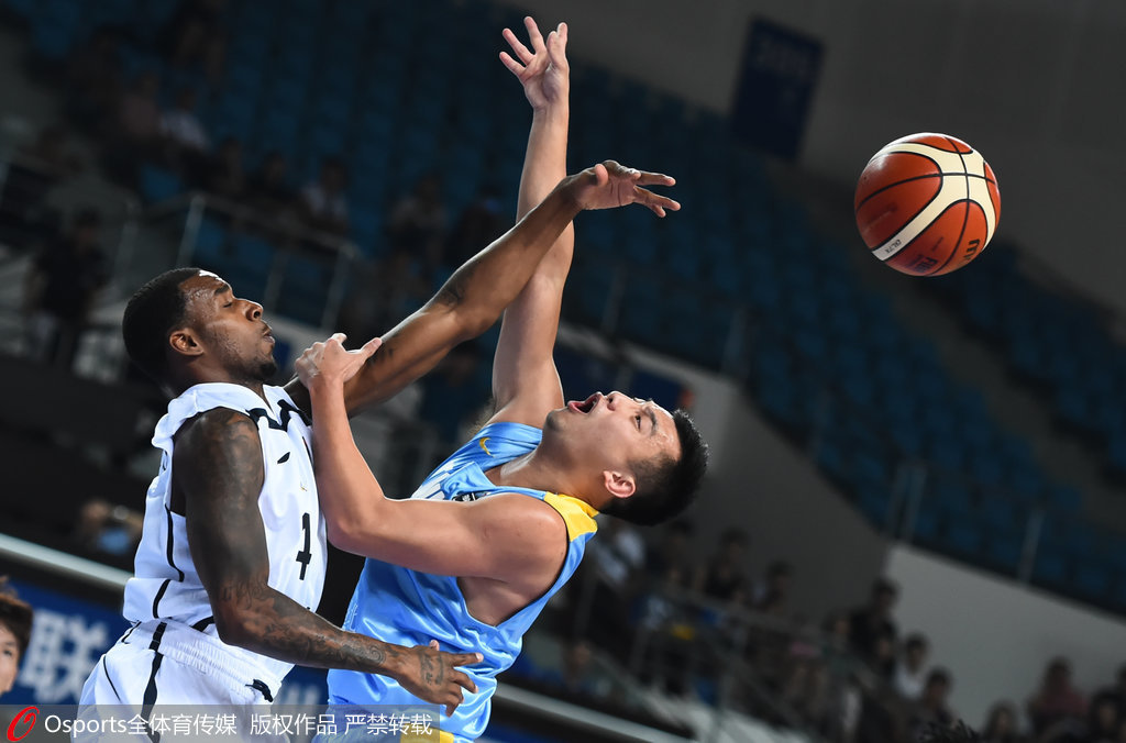 冲刺阶段阿贾克斯豪取连胜——亚冠节点到来，质疑声仍在，更衣室氛围转暖的简单介绍