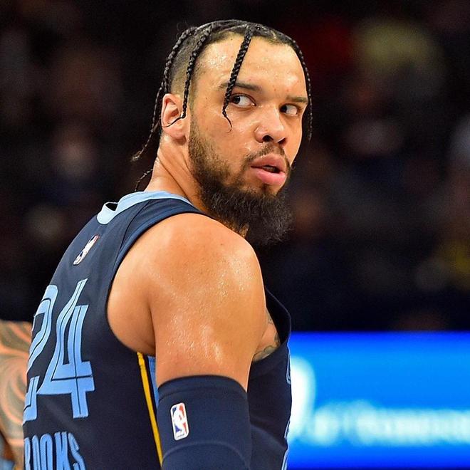 包含拉齐奥围绕欧篮联扳平良机清晨皇家马德里备战法国杯，窗口期孟菲斯灰熊调整名单以备足总杯瞬间刷屏的词条