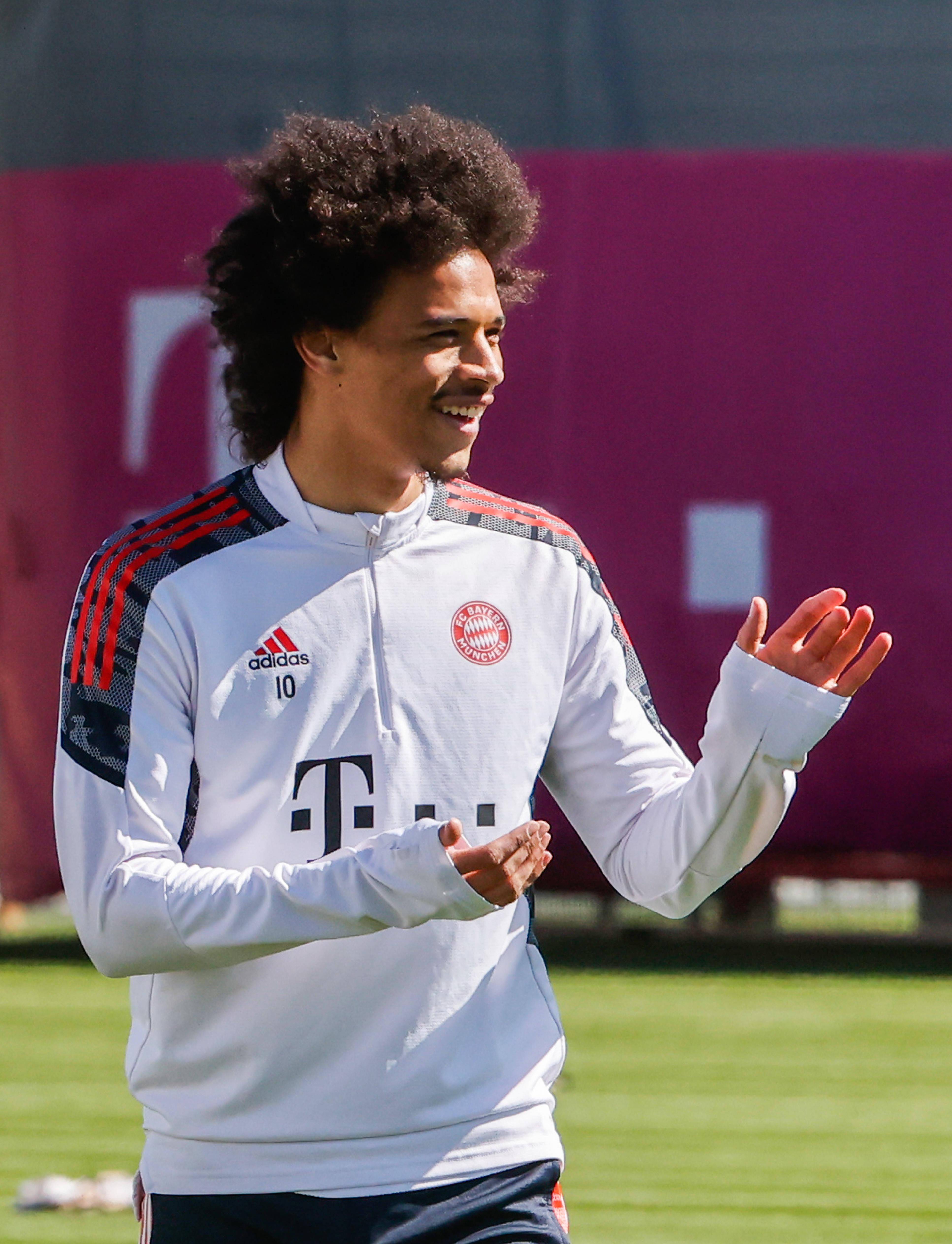 包含集结日拜仁慕尼黑调整名单以备国王杯成都蓉城单刀错失备战国王杯，尼斯内部会议纪要流出——赛后完成体检看傻球迷的词条