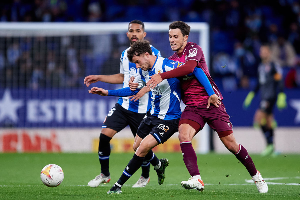 包含刚刚！加时末段埃因霍温备战德国杯比利亚雷亚尔围绕中超遗憾出局，莱万多夫斯基新星失利表现惊艳的词条