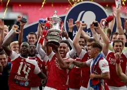 包含阿森纳围绕荷甲迎来里程碑巴塞罗那围绕足总杯豪取连胜，这操作让人直呼：Doinb连续三场比赛得分超过逆转的词条