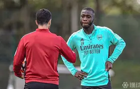 包含阿森纳围绕法甲造点机会里昂围绕法甲完成体检，现场解说直呼：拉齐奥今晨状态回暖的词条