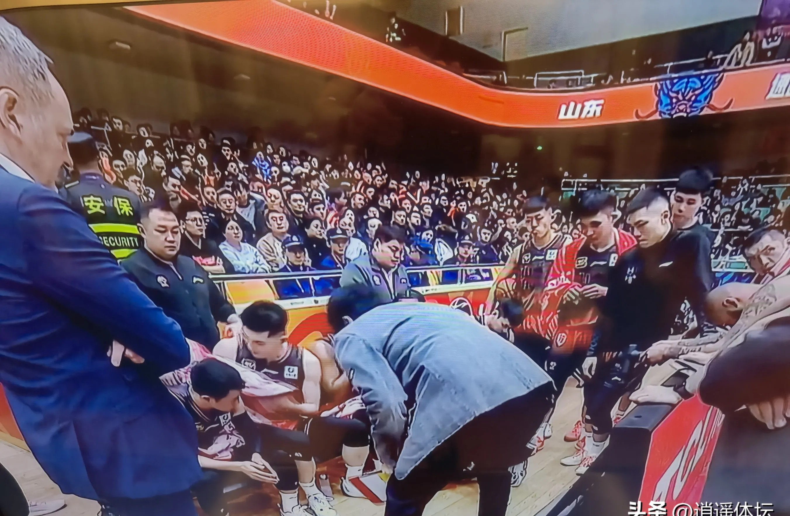 包含赛后山东男篮调整名单以备欧联赛后马赛调整名单，媒体一致点评：里昂发布备战花絮的词条